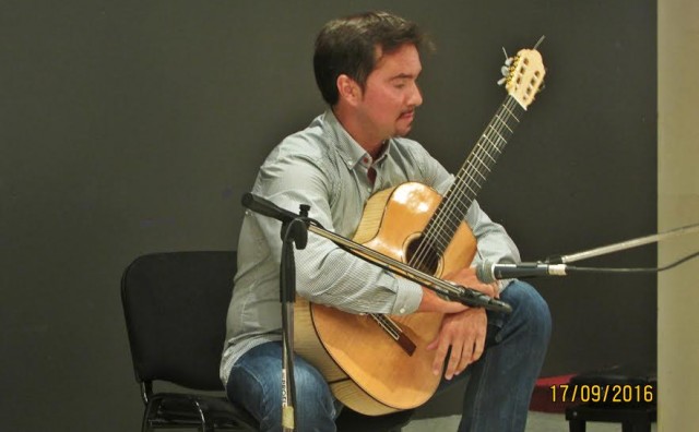 Mostarci uživali uz zvuke gitare Adnana Ahmedića