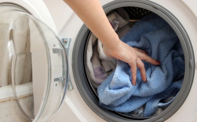 Odjeća vam ima neugodan miris nakon pranja u perlici? Možda radite ovu pogrešku!