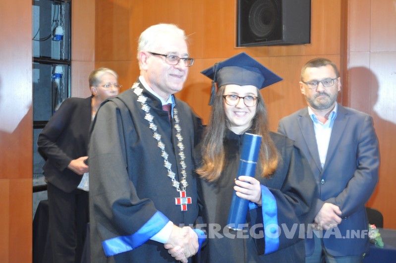 Pogledajte kako je bilo na dodjeli diploma studentima 14. generacije Medicinskog fakulteta u Mostaru