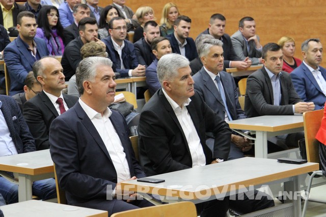 Mostar: Promovirana knjiga Odnosi s javnošću - Teorija i praksa prof. dr. Zorana Tomića