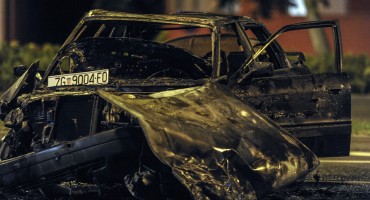 Sudarila se tri automobila: jedan se zapalio i izgorio