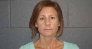 Dobila 15 godina zatvora jer je spavala s maloljetnim dečkom svoje kćeri