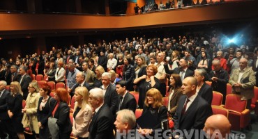 Mostar: Prekrasna izvedba pjesme Ružo crvena Klape medicinskog fakulteta