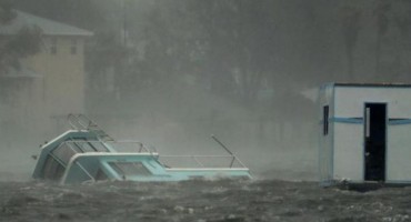 Na Haitiu broj žrtava premašio 840, SAD šalje vojni brod