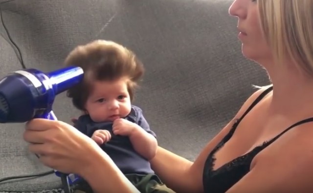 Beba sa neobičnom frizurom postala hit na internetu