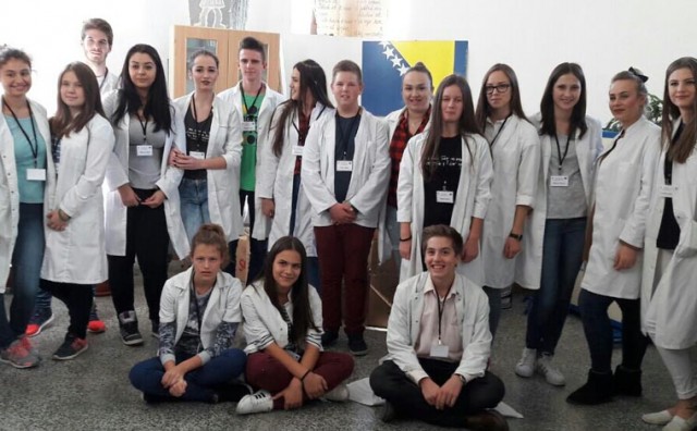 Učenici Srednje medicinske škole Mostar organizirali akciju povodom Svjetskog dana hrane