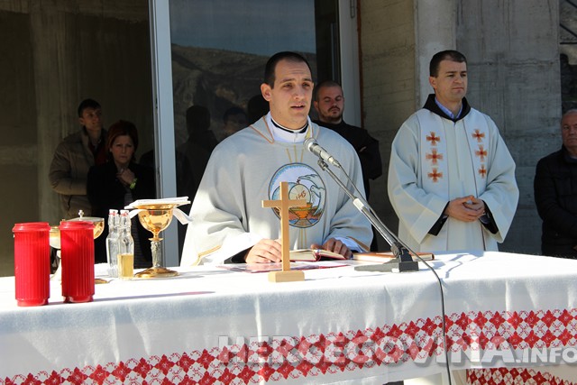 Mostar: Održana Sveta misa na groblju Masline