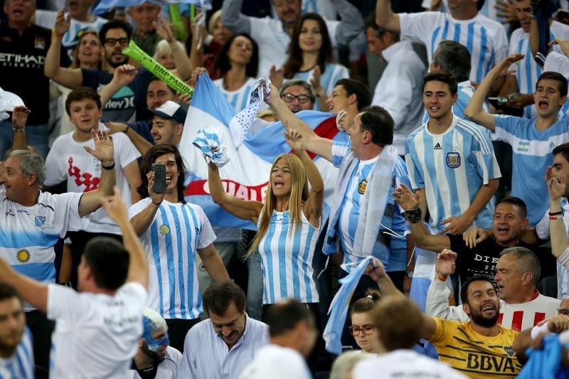 Davis Cup: Maradona i Argentinci luduju na tribinama Arene