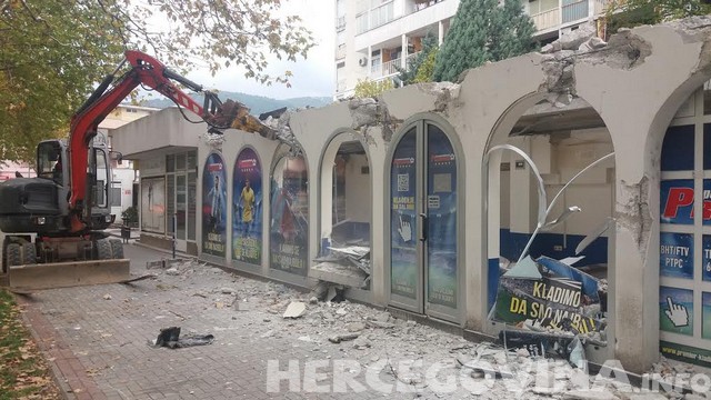 Mostar: Srušeni nelegalno izgrađeni objekti u ulici Kralja Tomislava