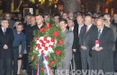 Mostar: Polaganje vijenaca u spomen hrvatskim braniteljima ispred Hrvatskog doma hercega Stjepana Kosače