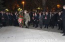 Mostar: Polaganje vijenaca u spomen hrvatskim braniteljima ispred Hrvatskog doma hercega Stjepana Kosače