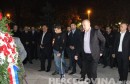 Mostar: Polaganje vijenaca u spomen hrvatskim braniteljima ispred Hrvatskog doma hercega Stjepana Kosače