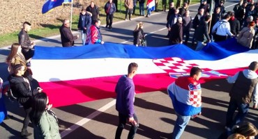 Vukovar, Kolona sjećanja Vukovar, navijači, Vukovar