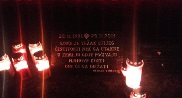 Ultrasi postavili Spomen ploču u Vukovaru
