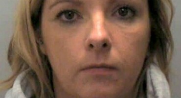 Nastavnica zaskočila 15-godišnjaka i seksala se s njim u minibusu pred drugim učenicima,