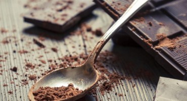 Kašljete i boli vas grlo? Uzmite čokoladu, bolja je od sirupa