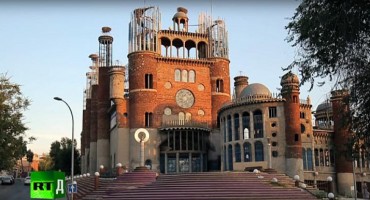 Bivši svećenik 55 godina vlastitim rukama gradi katedralu