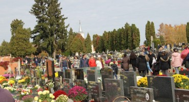 Svi sveti, blagdan svi sveti, Vinkovci