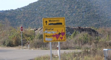 Neum: I Hercegovačko more bez ćirilice