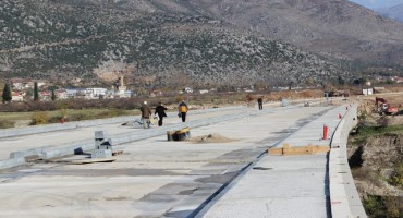 Mostar: Most koji spaja vrh Avenije sa Sjevernim logorom bit će završen do sredine siječnja