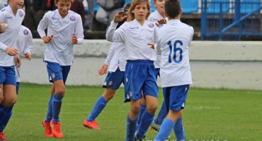 Mlađi pioniri i juniori Hajduka uvjerljivi u Metkoviću