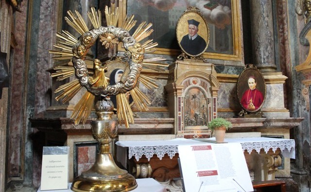 Čuda u  Katoličkoj crkvi: Kako je ‘lebdeća hostija’ obratila građane Torina