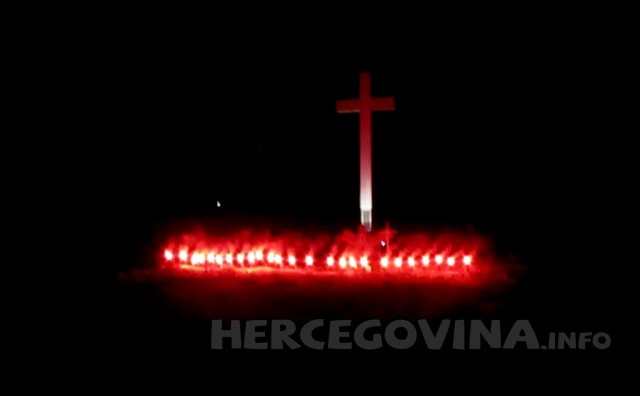 Mostar upalio 25 baklji u znak sjećanja na žrtve Vukovara