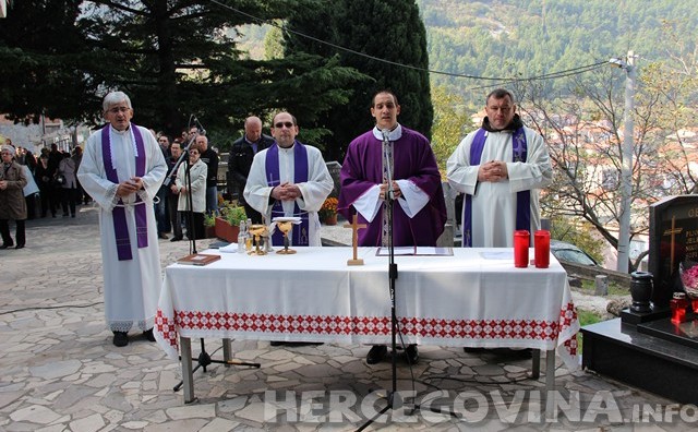 Mostar: Održana Sveta misa na groblju Šojnovac