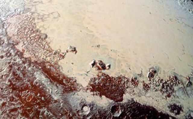 Pod ledenom površinom znamenitog Plutonova srca