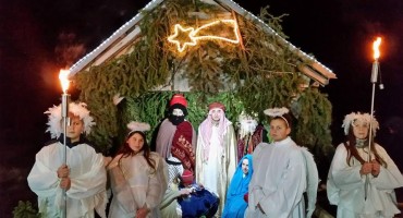 Božićni ugođaj u Bos. Grahovu uz žive jaslice