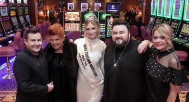 Mia Begović, Jacques Houdek , Mia Kovačić i Milan Bandić na otvorenju casina