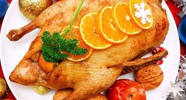 Guska s keljom i marelicama, božićna jela