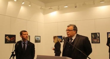 Naoružani napadač upucao veleposlanika Rusije