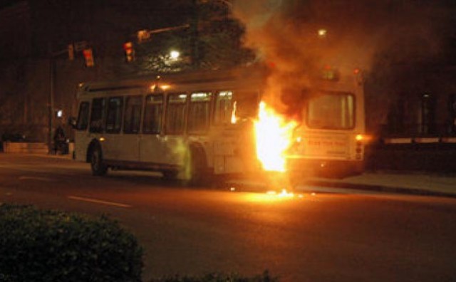Požar na autobusu prouzrokovao kolaps prometa