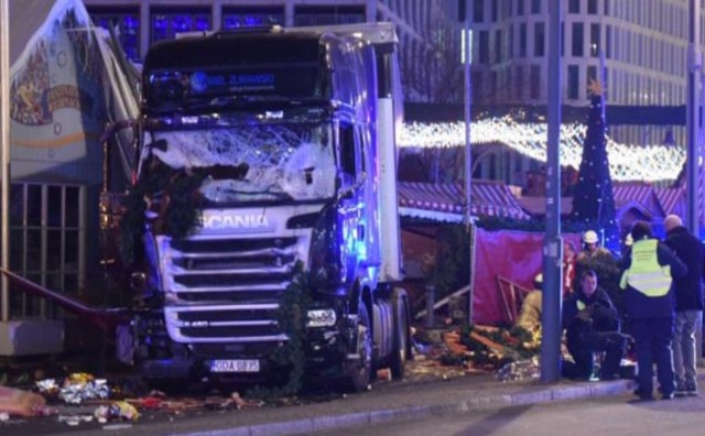 Kamion uletio u božićni market, 9 osoba poginulo, najmanje 50 povrijeđeno