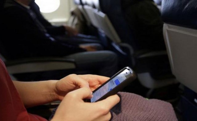 Zašto ne treba da podižete telefon ako vam ispadne u zrakoplovu