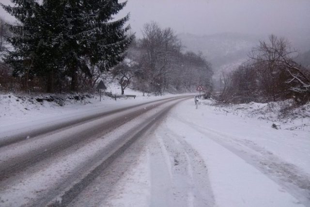 Zbog snijega i vjetra teški uvjeti odvijanja prometa na cesti Rakitno-Blidinje