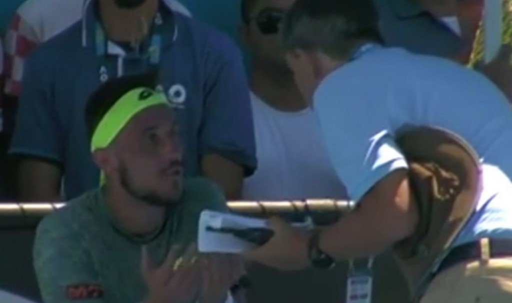 KAD BOSANAC 'POLUDI' Incident na Australian Openu: Pogledajte kako je Džumhur napao suca u meču protiv 'susjeda' iz Srbije
