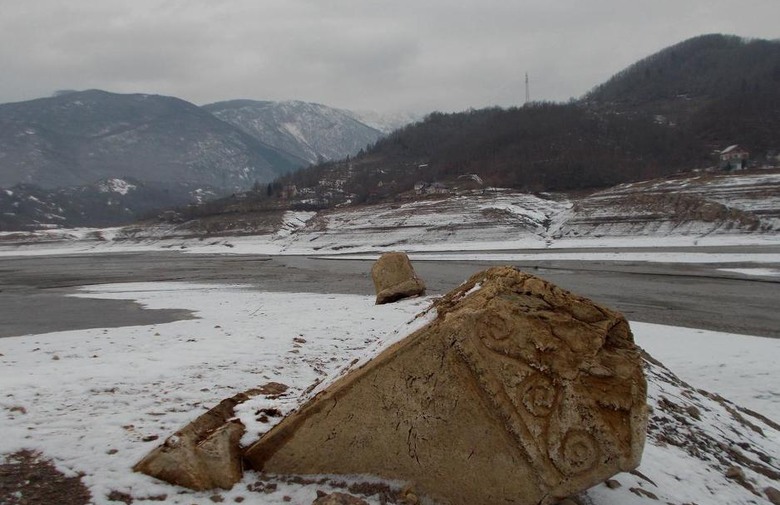 Izronili, a zatim i izmješteni stećci iz korita Jablaničkog jezera
