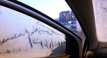 Nikad više nećete brinuti zbog zaleđenih vrata automobila: Evo sjajnog trika