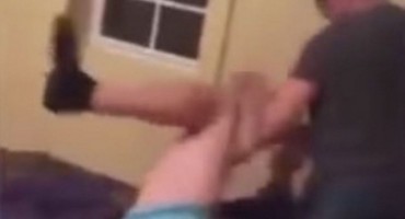 Uhvatio suprugu s drugim u krevetu, postao hit na internetu