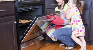 Čemu doista služi ladica ispod pećnice? Ovo je pravi razlog