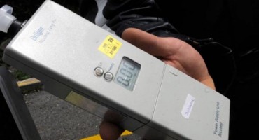 Novi hit na internetu: Pijanom vozaču policija rekla da ima pravo na jedan poziv...