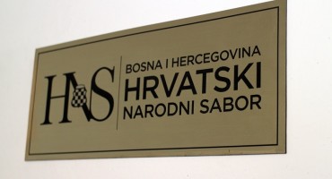 'Živi fašisti uznemiravaju mrtve i žive antifašiste'