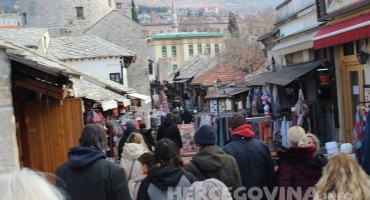 Veliki broj turista i prvim danima Nove godine na Starom mostu