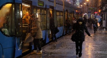 ‘TATA, JA SAM GLADAN’: Na Facebooku objavljena priča iz zagrebačkog tramvaja koja će vam slomiti srce