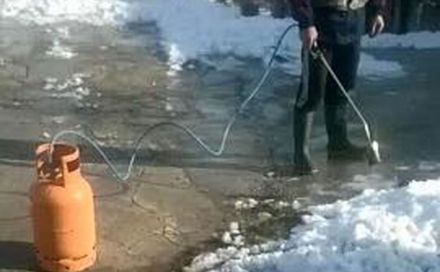 Dalmatinac čišćenjem snijega postao hit na društvenim mrežama