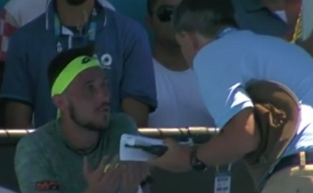 KAD BOSANAC 'POLUDI' Incident na Australian Openu: Pogledajte kako je Džumhur napao suca u meču protiv 'susjeda' iz Srbije