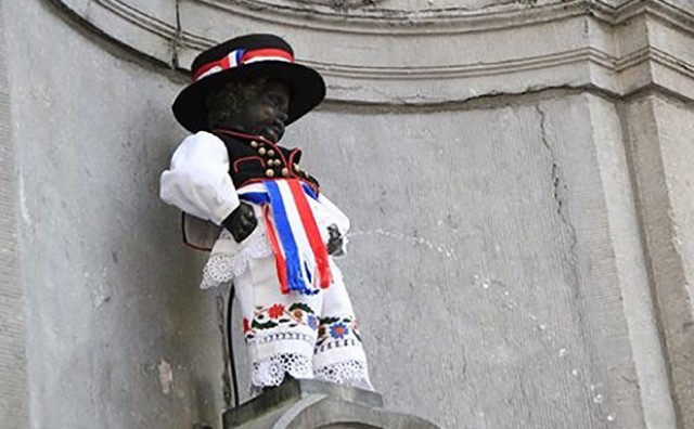 Mannekena Pisa u središtu Bruxellesa obukli u hrvatsku nošnju