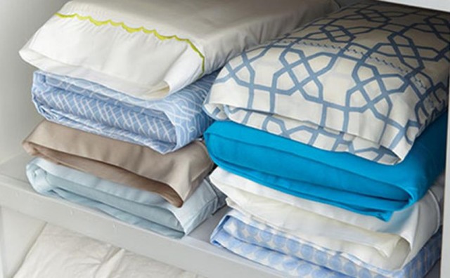 Ovaj trik će vas spasiti u kući: Super način slaganja posteljine 
